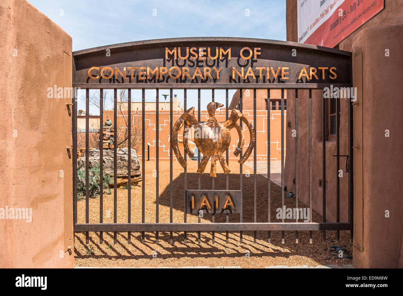 Passerelle vers le Musée d'Arts autochtones contemporains, Santa Fe, Nouveau Mexique Banque D'Images