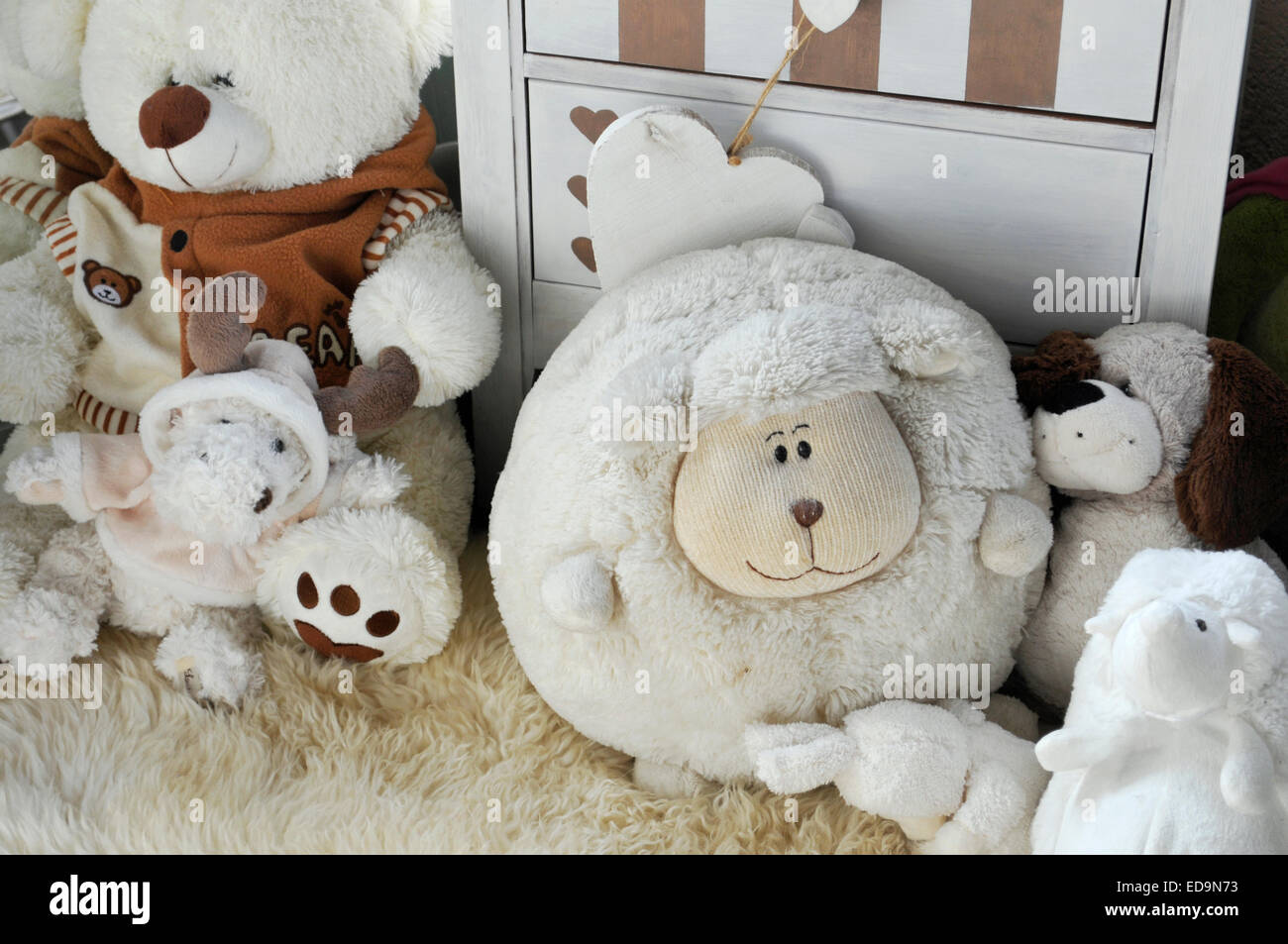Les jouets mous sur le sol Banque D'Images