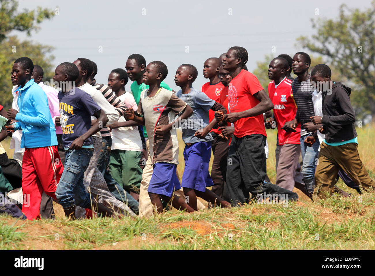 Les jeunes Ougandais prendre part à un camp d'athlétisme dans le nord de l'Ouganda ravagé par la guerre autrefois Banque D'Images