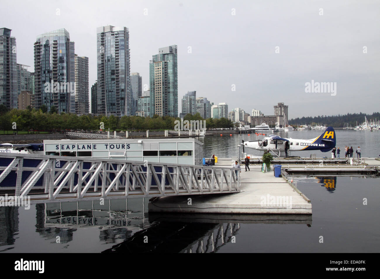 Tours d'hydravion la borne dans le port de Vancouver, CXH, Colombie-Britannique, Canada avec un Harborair seaplane Banque D'Images