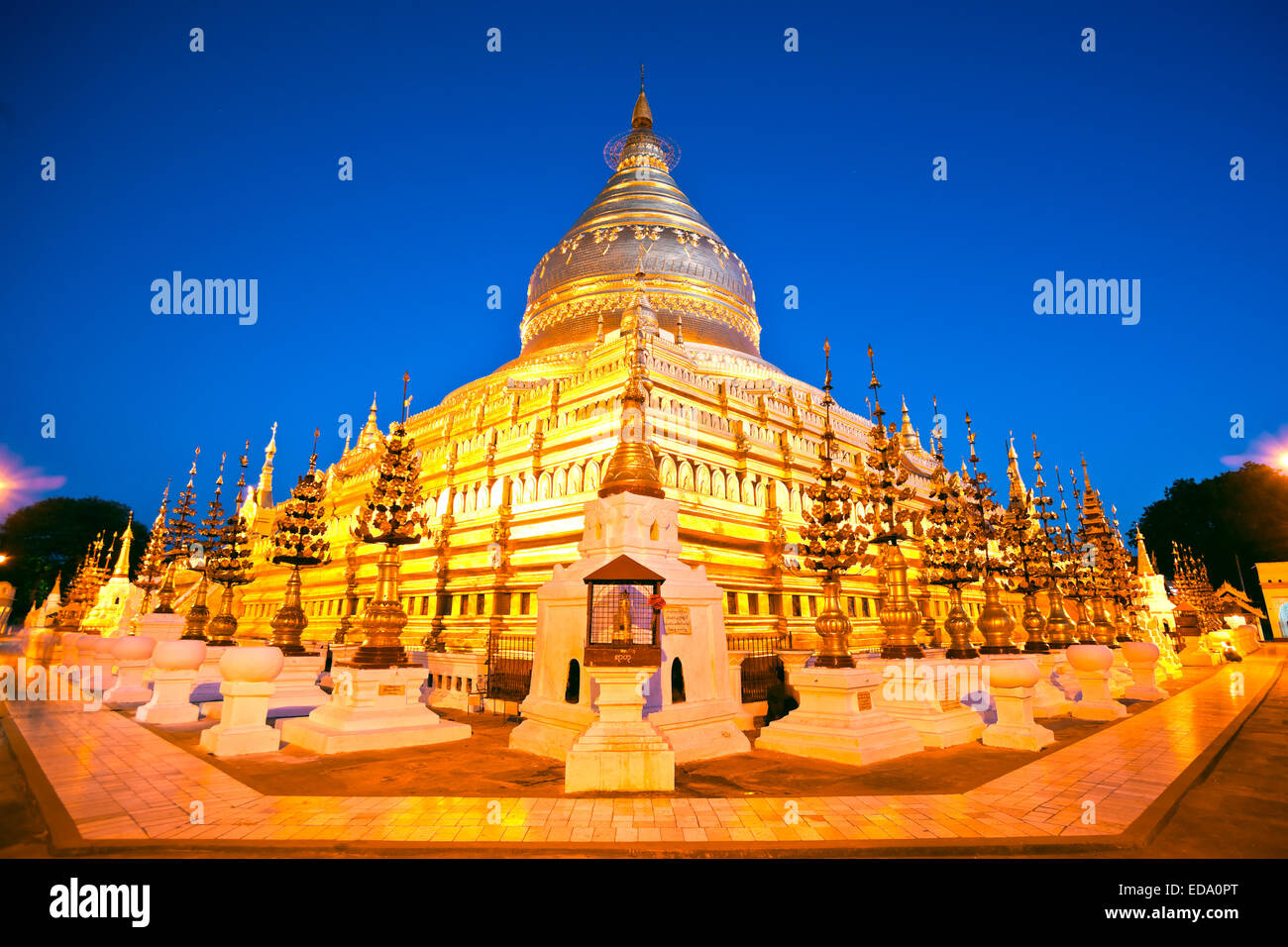 Shwezigon Paya, Bagan, Myanmar. Banque D'Images