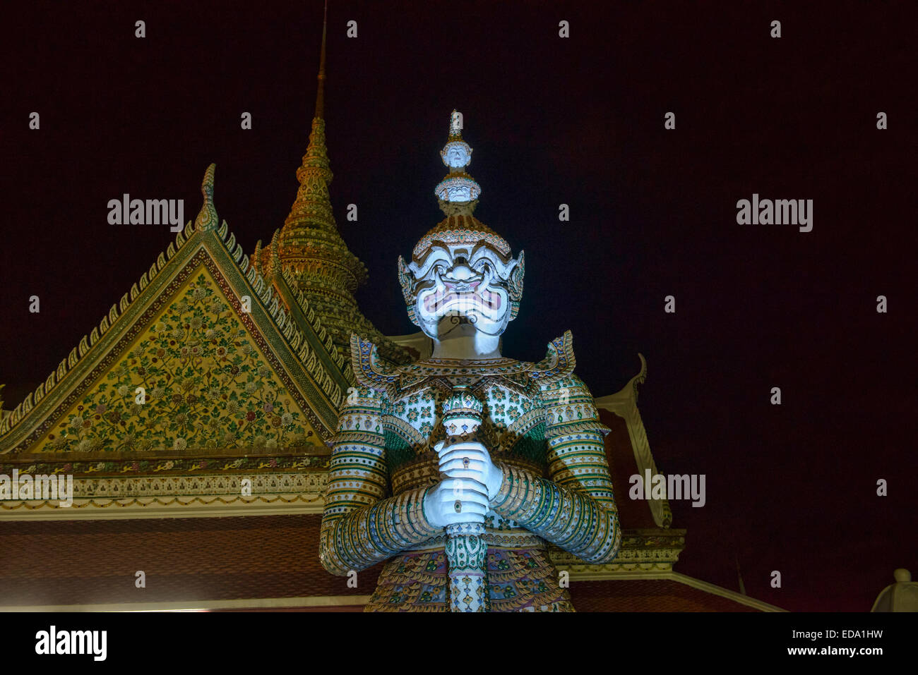 Yaksha statue démoniaque au Wat Arun, Bangkok, Thaïlande Banque D'Images