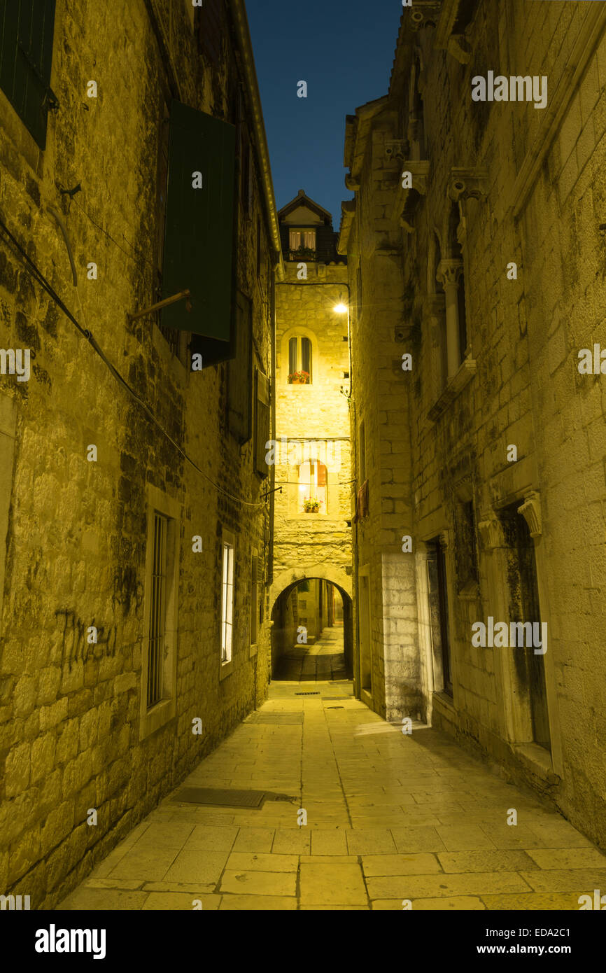 Ruelle de la vieille ville historique de Split, Croatie Banque D'Images