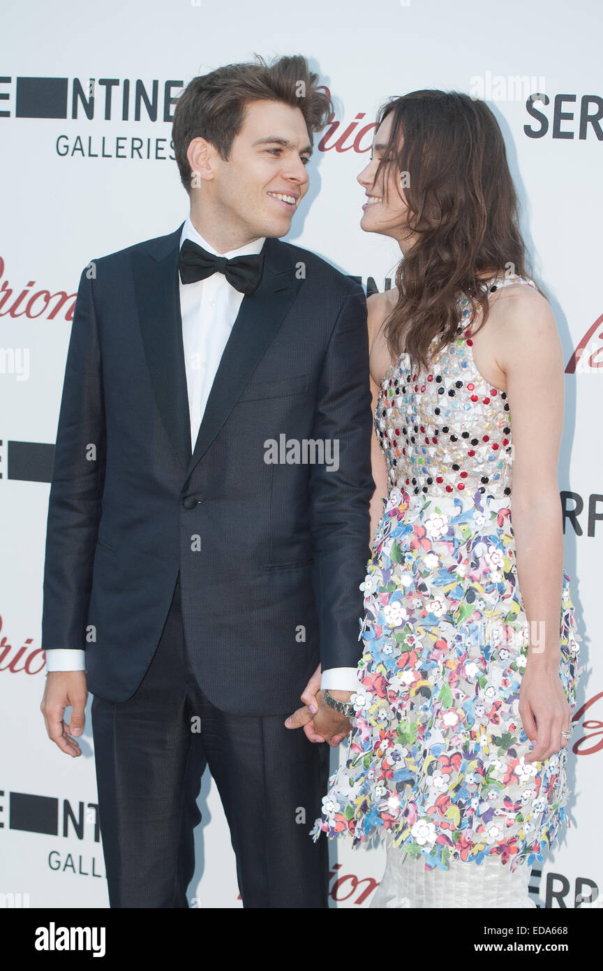 Serpentine Gallery Fête de l'été tenue à Kensington Gardens - Arrivées. En vedette : Keira Knightley, James Righton Où : London, Royaume-Uni Quand : 01 Juil 2014 Banque D'Images