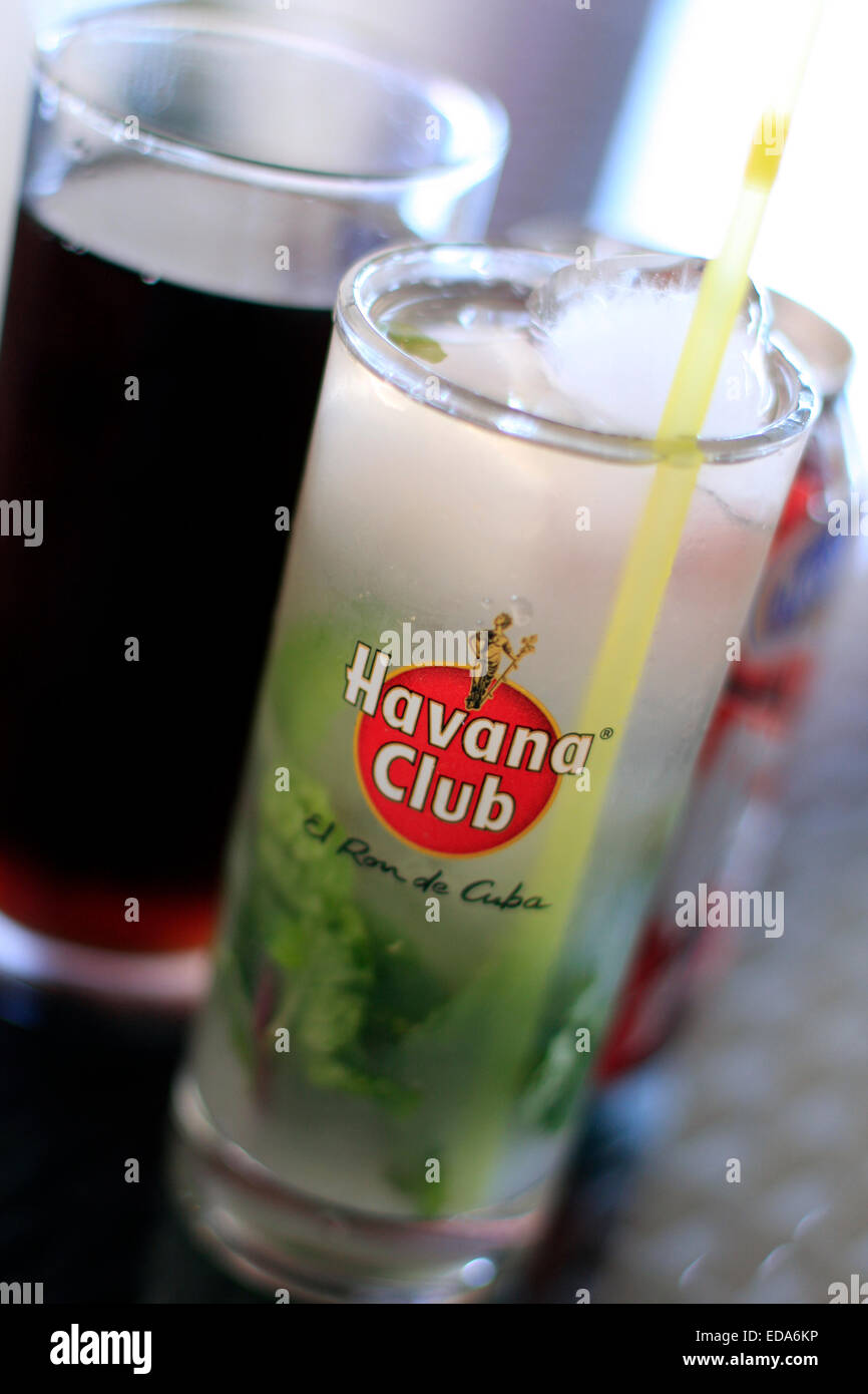 Un mojito au bar situé sur le toit de l'hôtel Ambos Mundos à La Havane, Cuba Banque D'Images