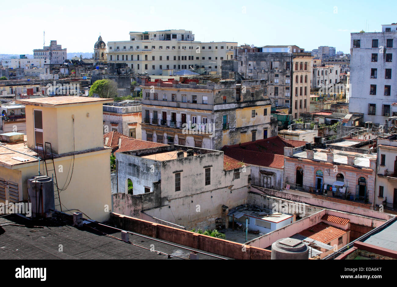 La vue sur La Havane depuis le bar sur le toit de l'hôtel Ambos Mundos, Cuba Banque D'Images