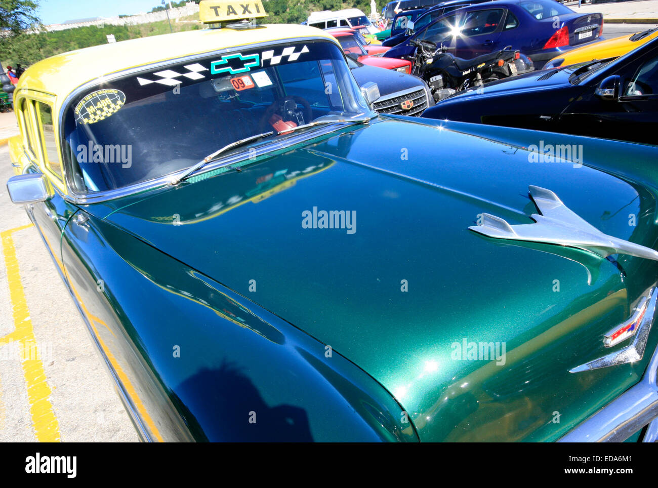 Une Chevrolet taxi garé vintage cubaine à La Havane, Cuba Banque D'Images