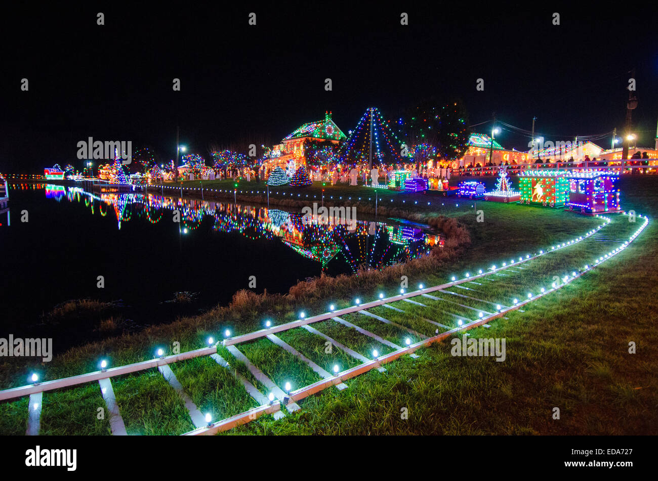 Plus d'un million de lumières de Noël ornent Koziar's Christmas Village, nommé le meilleur affichage de Noël en plein air dans le monde. Banque D'Images