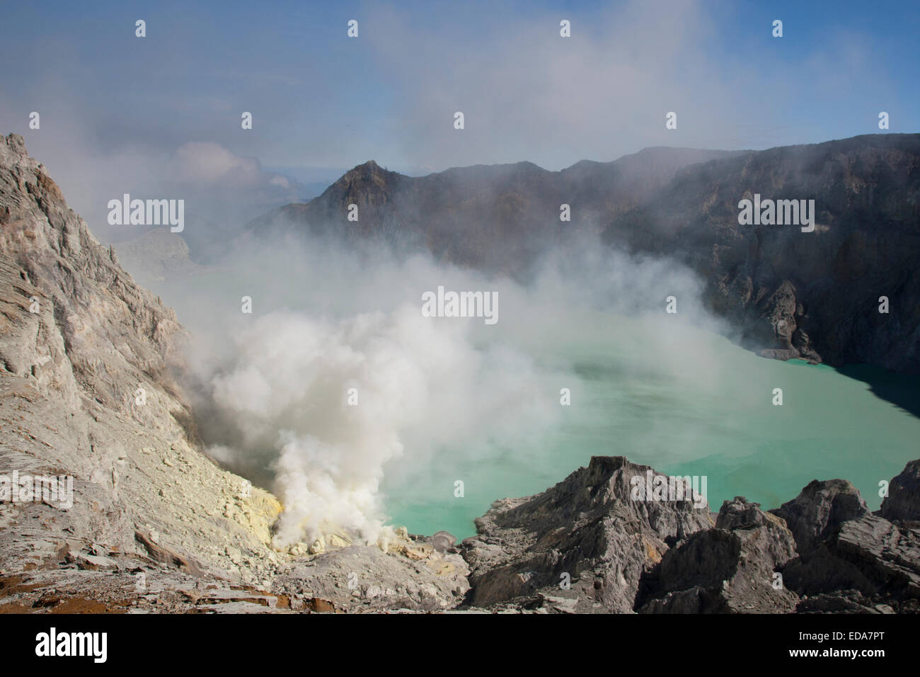 Fumeurs Kawah Ijen Banque D'Images