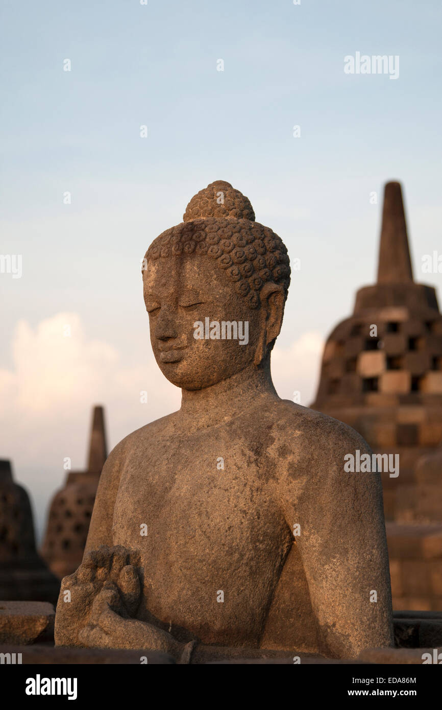 Borobudur est un 9ème siècle Temple Bouddhiste Mahayana à Magelang, Central Java, Indonésie. Banque D'Images