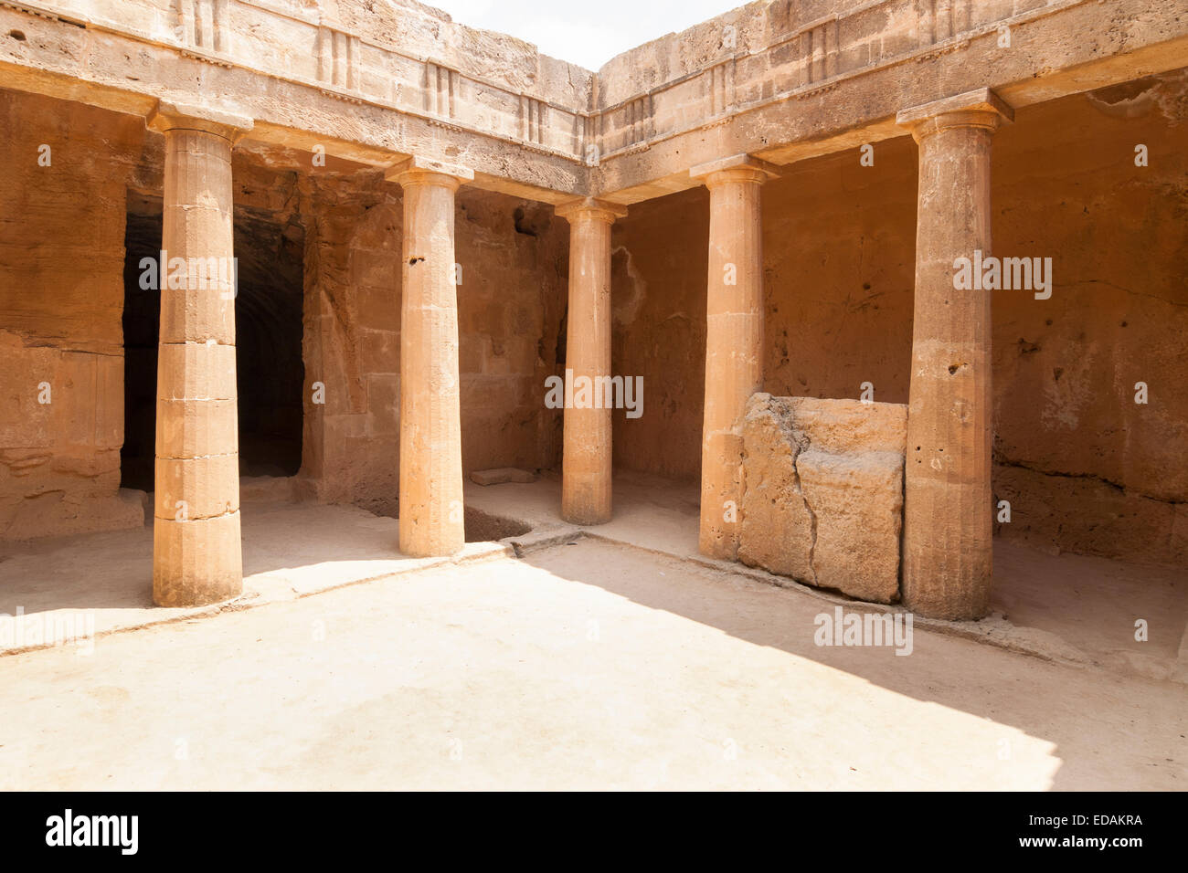 Architecture impressionnante période hellénique dans le Tombeau des rois, Paphos, Chypre Banque D'Images