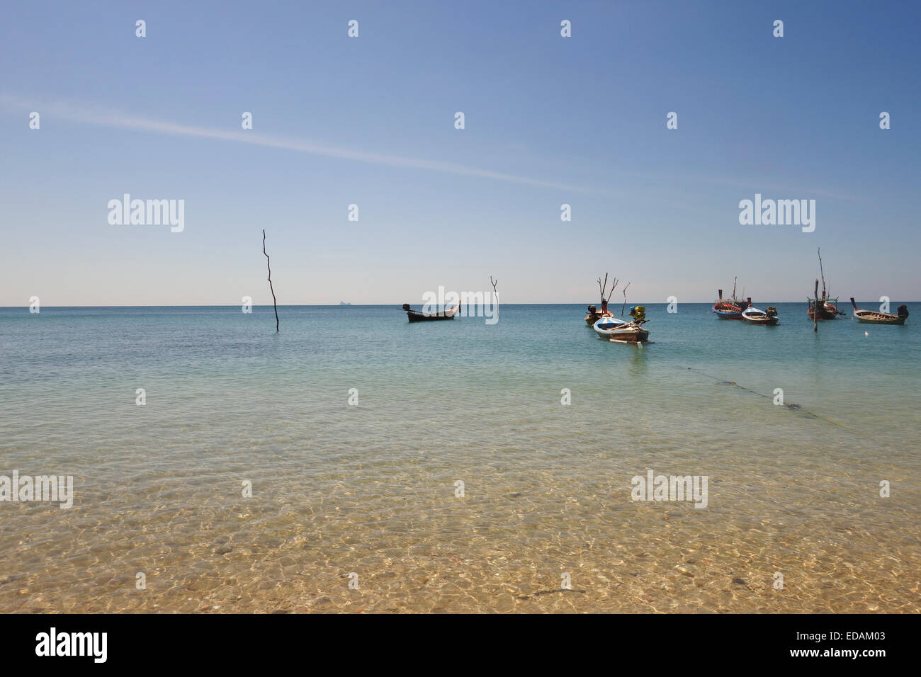 Thai bateaux à longue queue à Kantiang Bay, Koh Lanta, Ko Lanta, Krabi, Thaïlande, Asie du sud-est. Banque D'Images