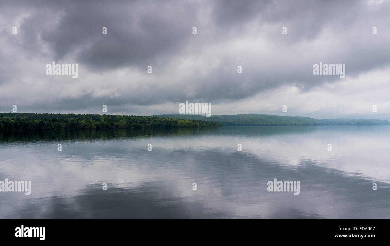 Le réservoir du chemin Quabbin tiré du Frank E. Winsor barrage dans le parc du chemin Quabbin Banque D'Images