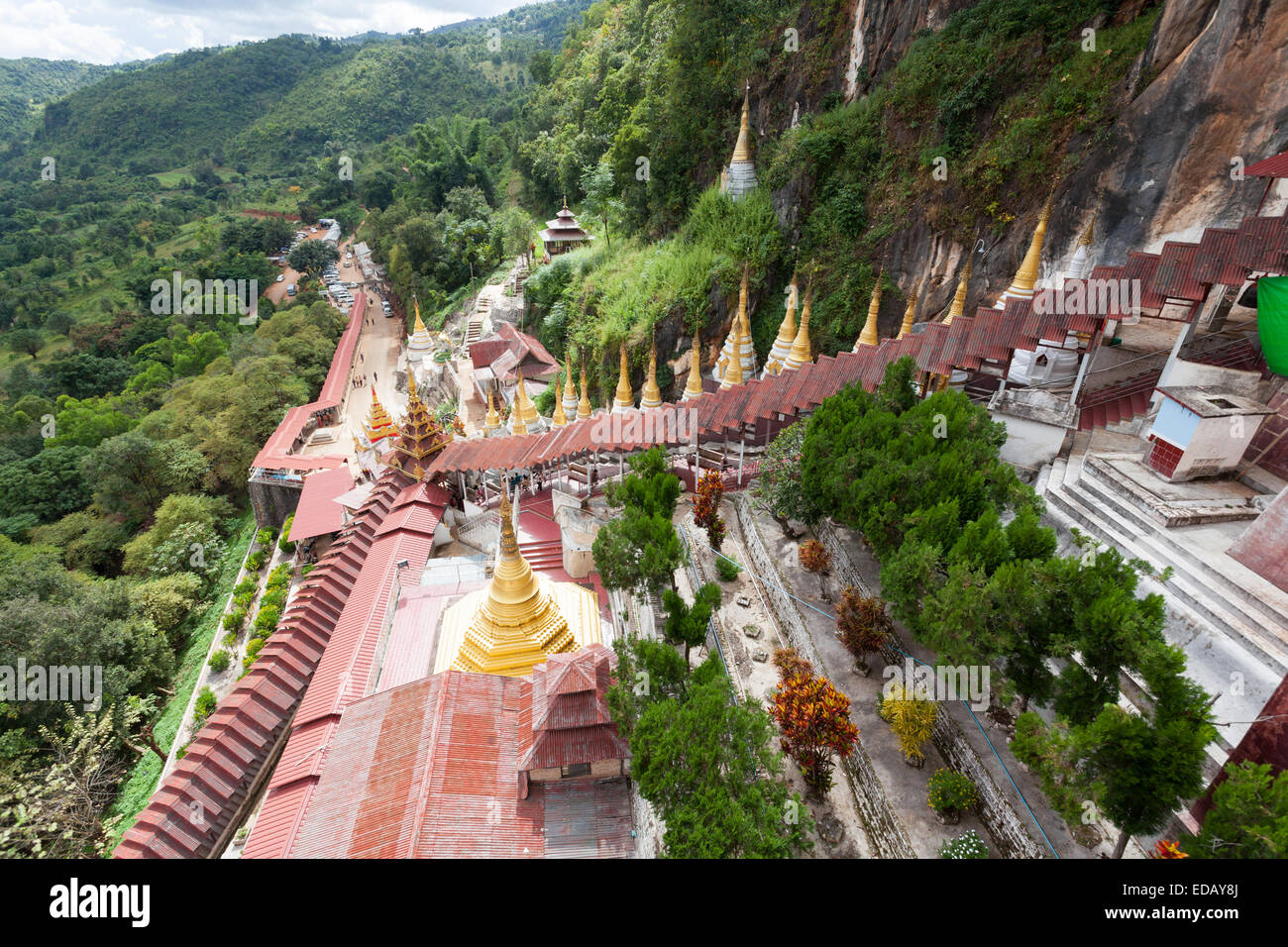 En regardant les étapes, et les Grottes de Pindaya Pindaya, culte, Myanmar Banque D'Images
