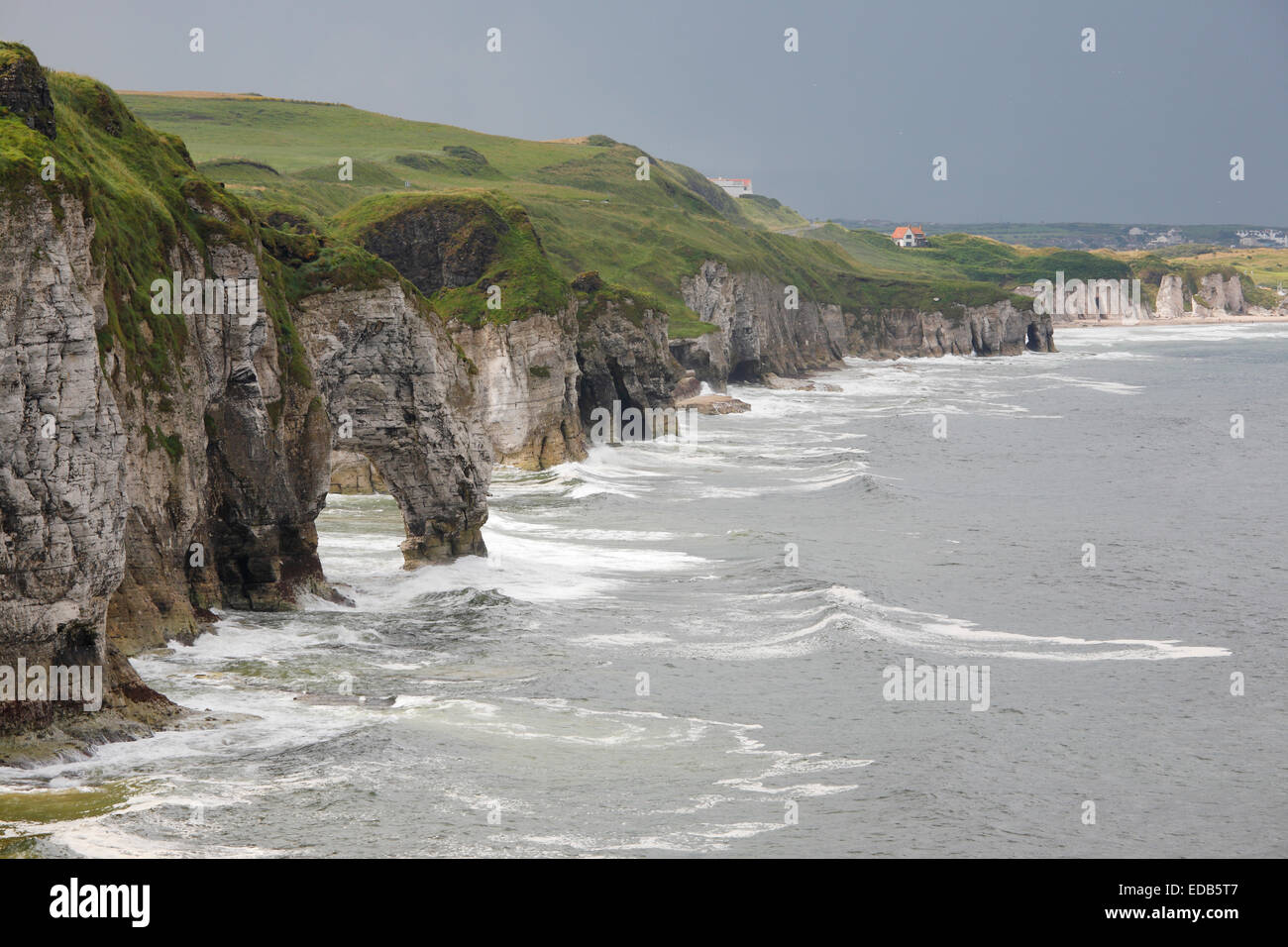 Grande Arche, rochers blancs, Portrush, comté d'Antrim, en Irlande du Nord Banque D'Images