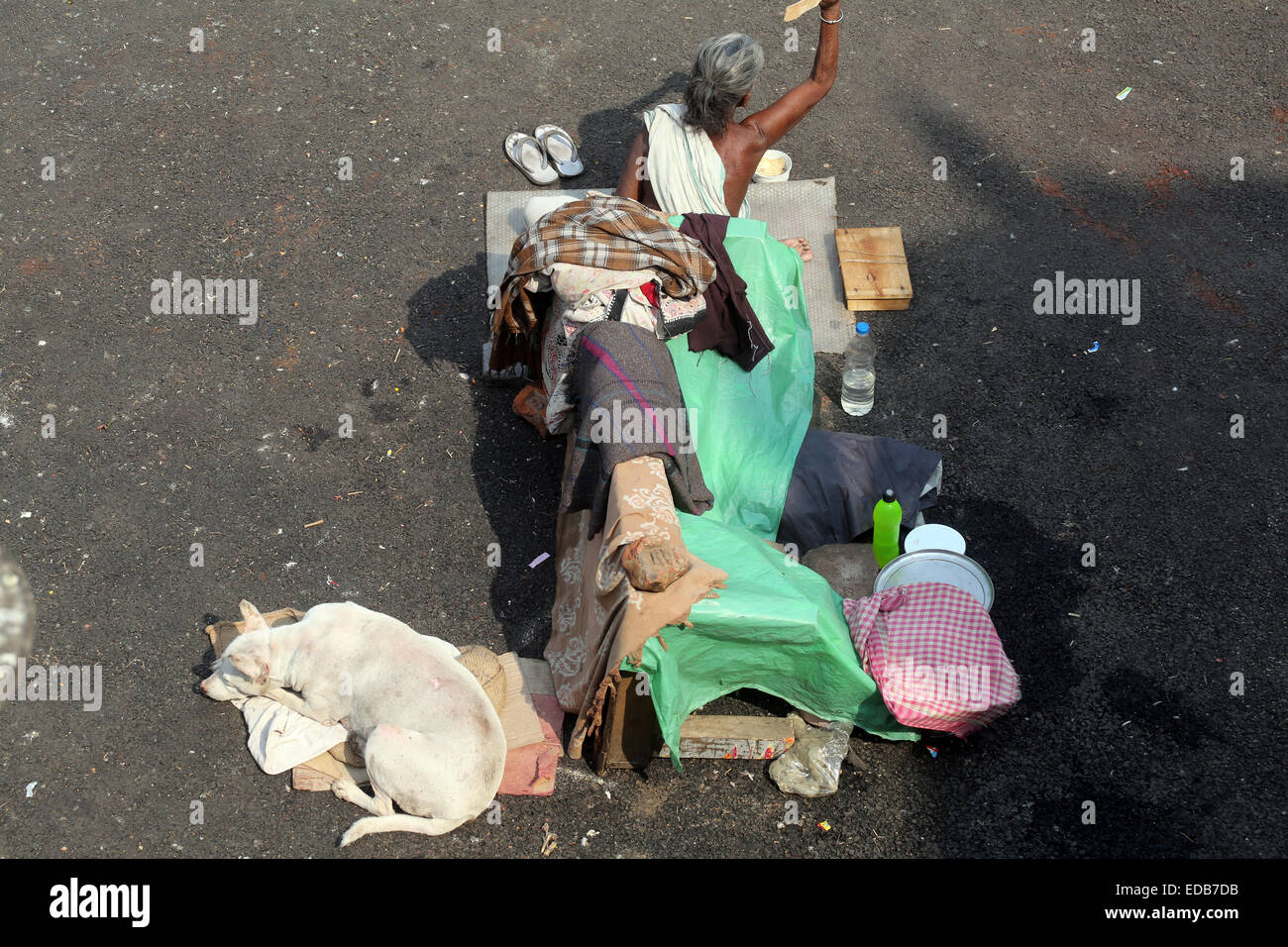 En face de mendiants, Nirmal Hriday, accueil des malades et des mourants, à Kolkata, Inde Agressez Banque D'Images