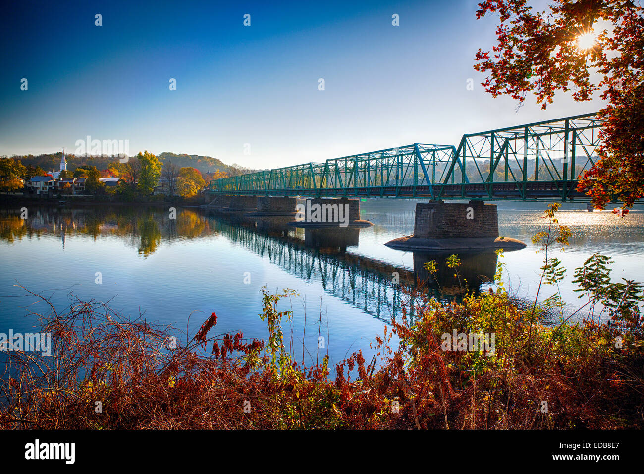 Matin d'automne vue du nouveau Hope-Lambertville pont enjambant la rivière Delaware , New Hope, Pennsylvanie Banque D'Images
