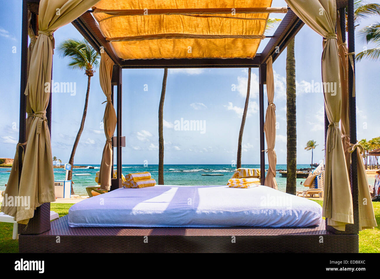 Cabana tente sur une plage des Caraïbes, San Juan, Puerto Rico Banque D'Images
