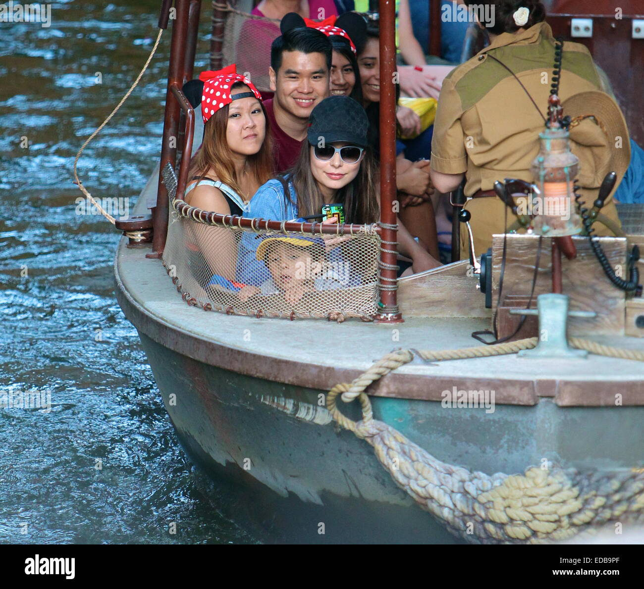 Miranda Cosgrove passe l'après-midi à Disneyland avec : Miranda Cosgrove où : Anaheim, California, United States Quand : 02 Juil 2014 Banque D'Images