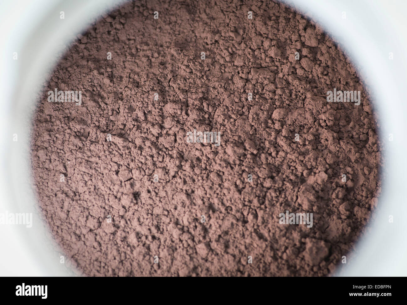 L'oxyde de terbium et de terres rares, photographiés à l'Tradium GmbH à Francfort, Allemagne, novembre5, 2012. Tradium est considéré comme l'un des commerçants les plus connues d'Europe dans la technologie des métaux et terres rares. Photo : Frank Rumpenhorst/dpa Banque D'Images