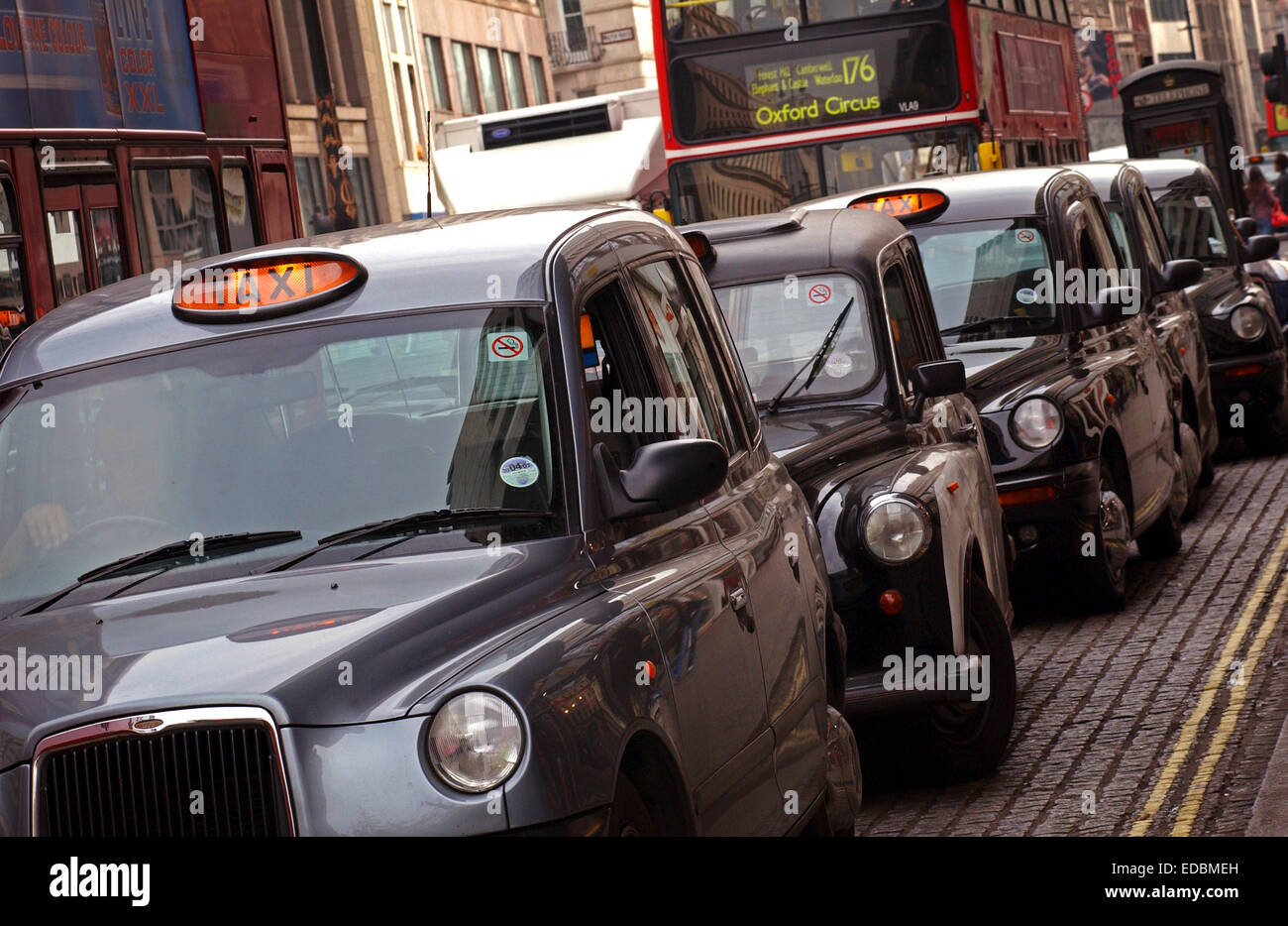 Des taxis et bus de Londres Banque D'Images