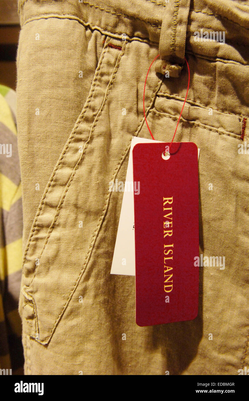 La pendaison pantalon avec le Red River Island à prix mini, River Island, Londres, Angleterre Banque D'Images