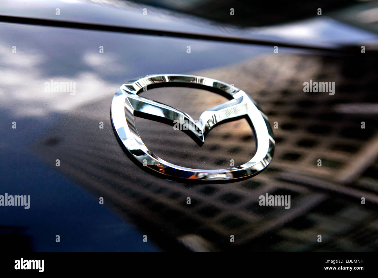 Photo montre fortement polie sur la Mazda Motorexpo Canary Warf, exposition à Londres. Banque D'Images