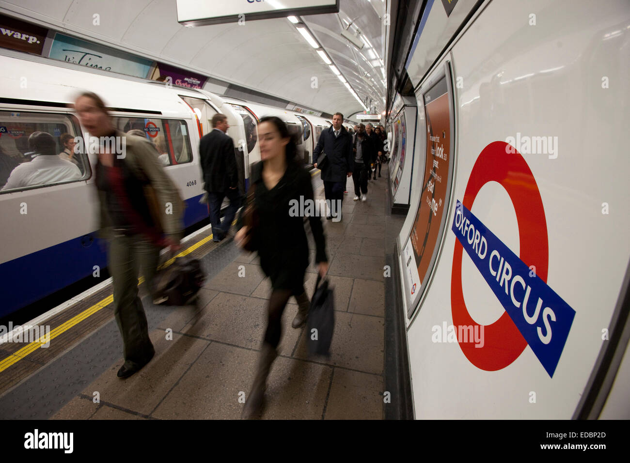 En vertu de l'Oxford Circus station au sol. Banque D'Images