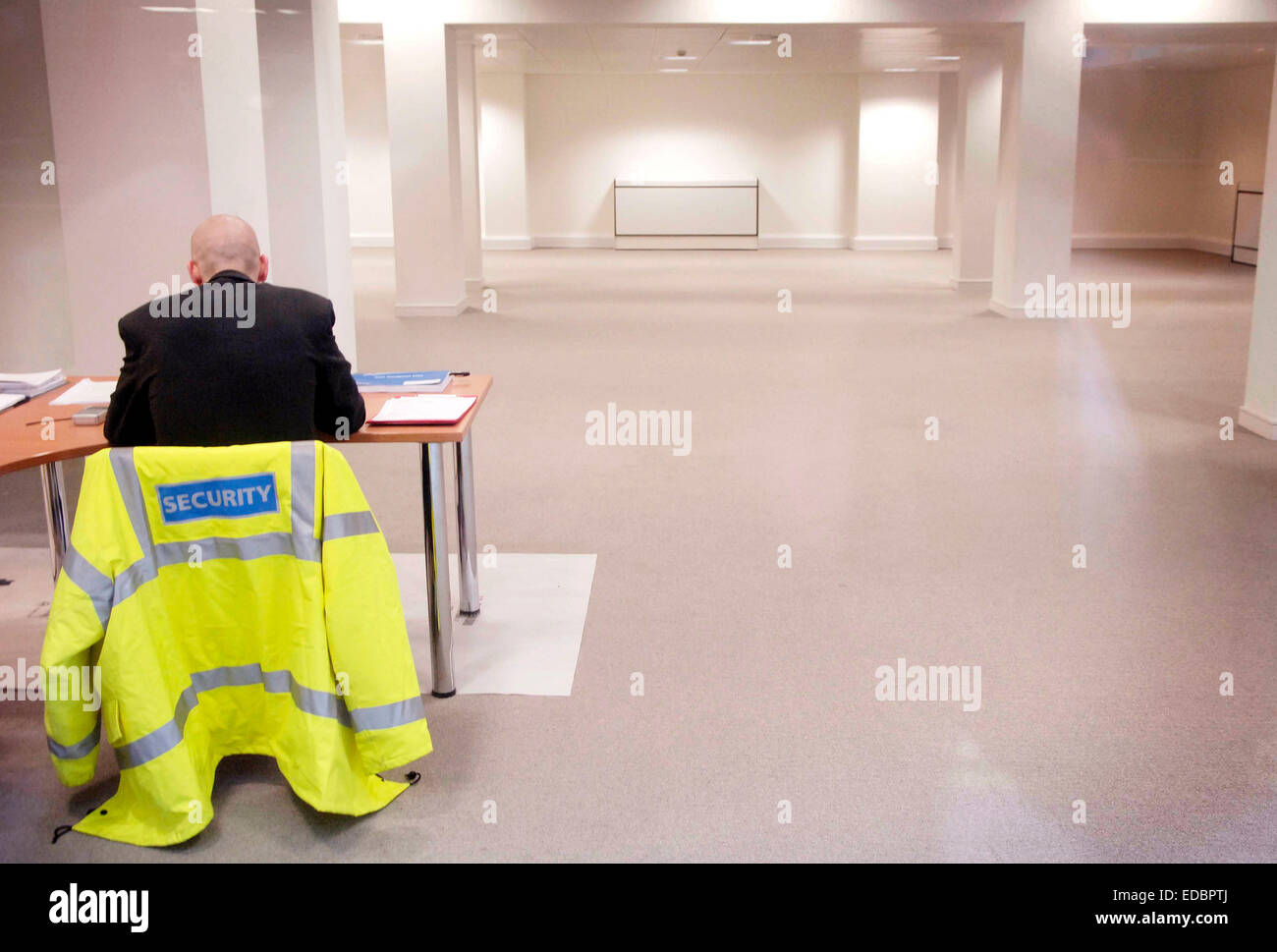 Gardien de sécurité, l'attente dans la bureau de Londres, Londres, Angleterre Banque D'Images