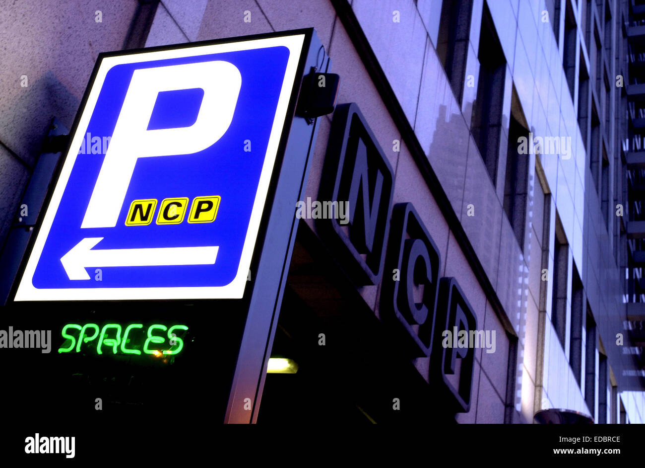 Photo montre un parking NCP au Barbican Centre de Londres. Banque D'Images