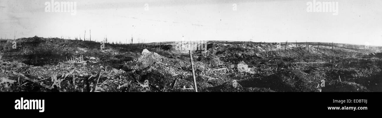 Vue panoramique sur le village en ruines de Beaumont-Hamel. Banque D'Images