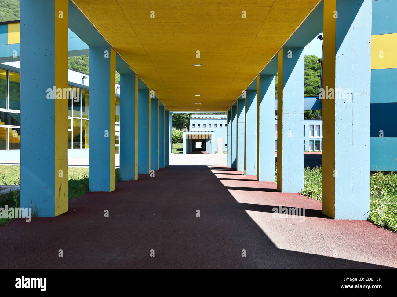 L'école publique, de l'extérieur du bâtiment Banque D'Images