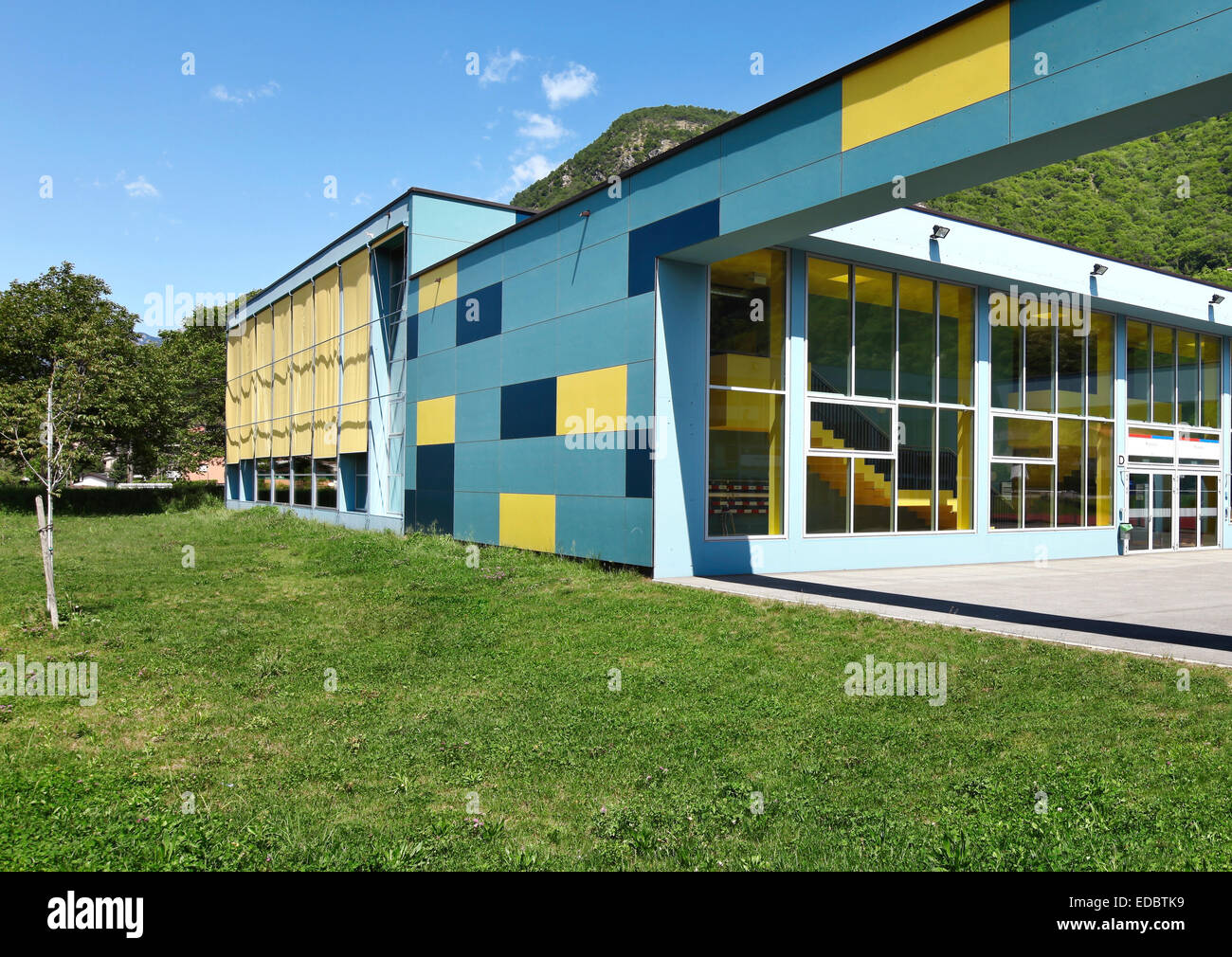 L'école publique, de l'extérieur du bâtiment Banque D'Images