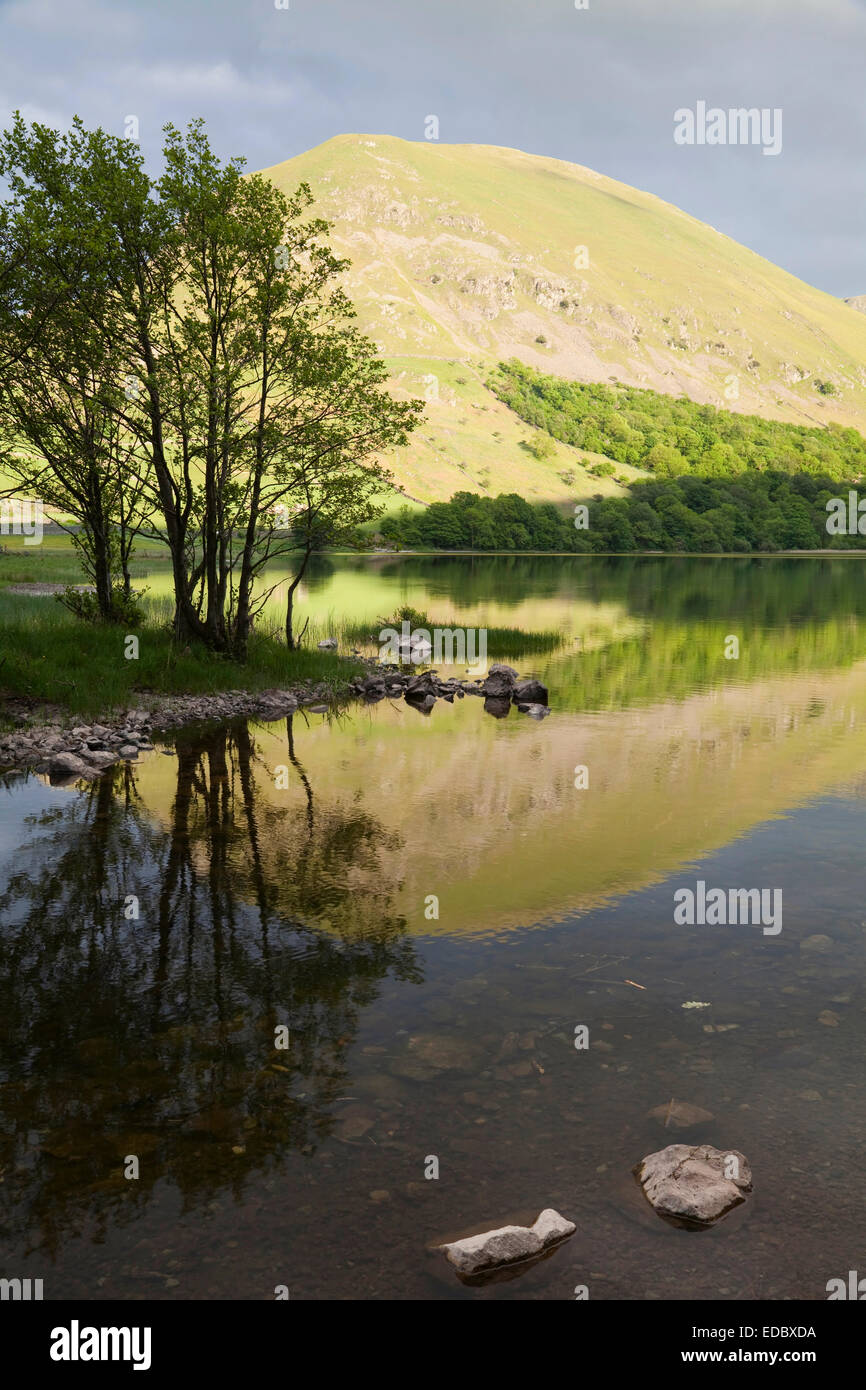 Reflet dans l'eau, Frères du Lake District, UK Banque D'Images