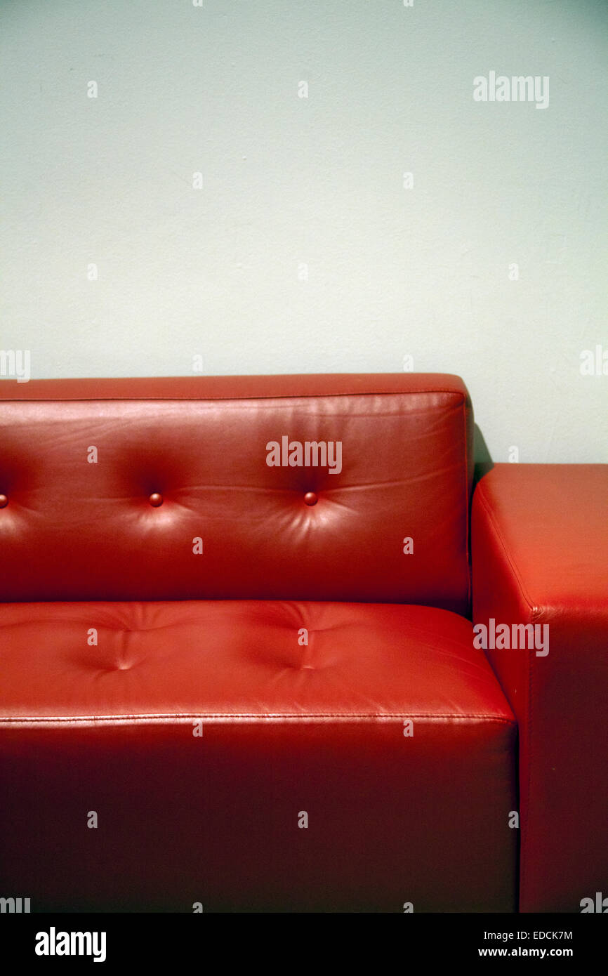 Canapé en cuir rouge Banque D'Images