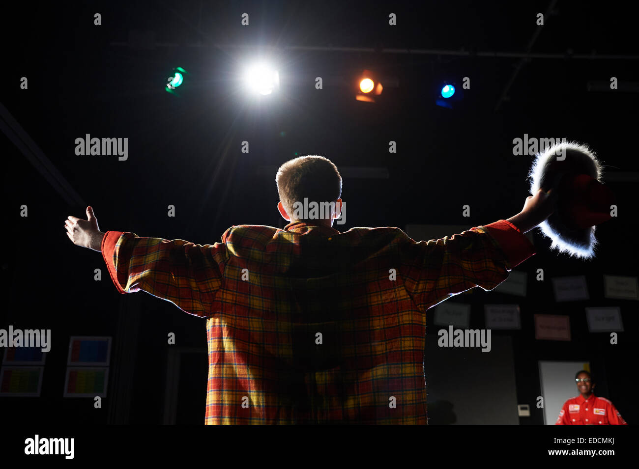 garçon sur scène Banque D'Images