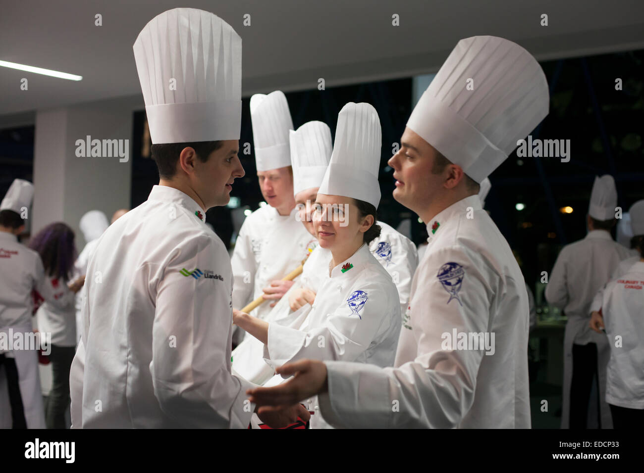 Chefs en attente de la cérémonie d'ouverture de la Le Villeroy & Boch Culinary World Cup, le Luxembourg. Banque D'Images