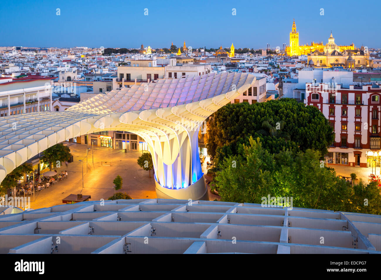 Le centre-ville de Séville à la tombée de Sevilla, Espagne Banque D'Images