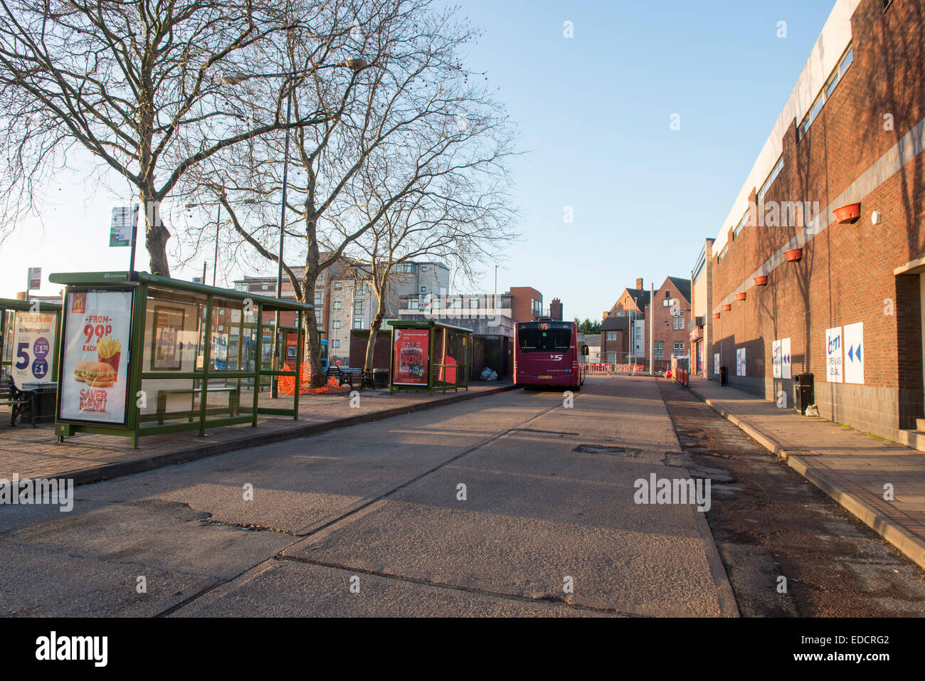 Station de bus dans le centre-ville de Beeston, Nottingham England UK Banque D'Images