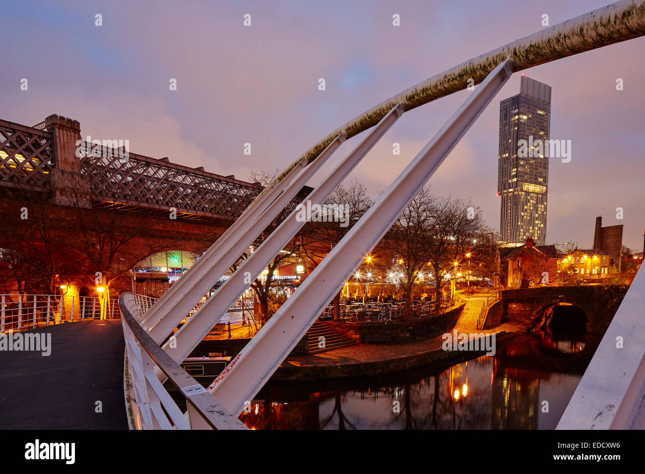 Bassin de Castlefield Manchester au crépuscule, sur le Canal de Bridgewater Banque D'Images