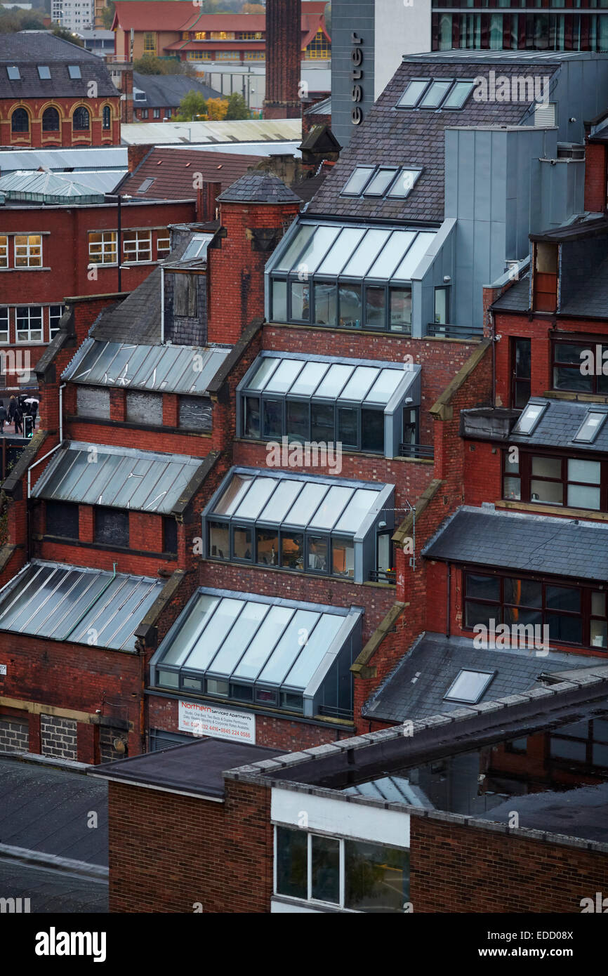 Manchester High Street, dans le domaine de Shudehill le centre-ville, un arrêt de tramway Metrolink à lumières, parking et l'Arndale ni Banque D'Images