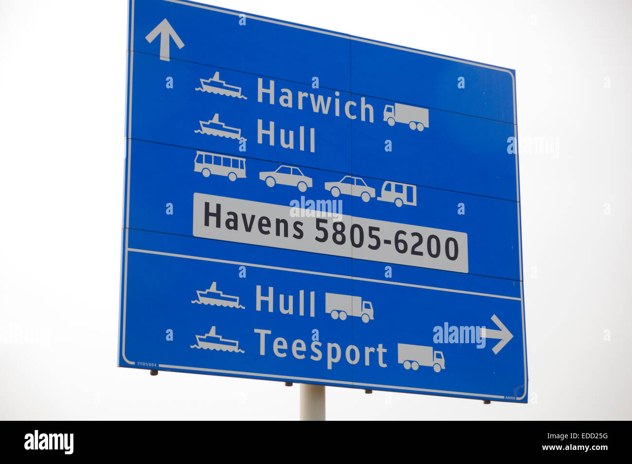 Direction le ferry pour Harwich et coque dans le port de Rotterdam, Pays-Bas Banque D'Images
