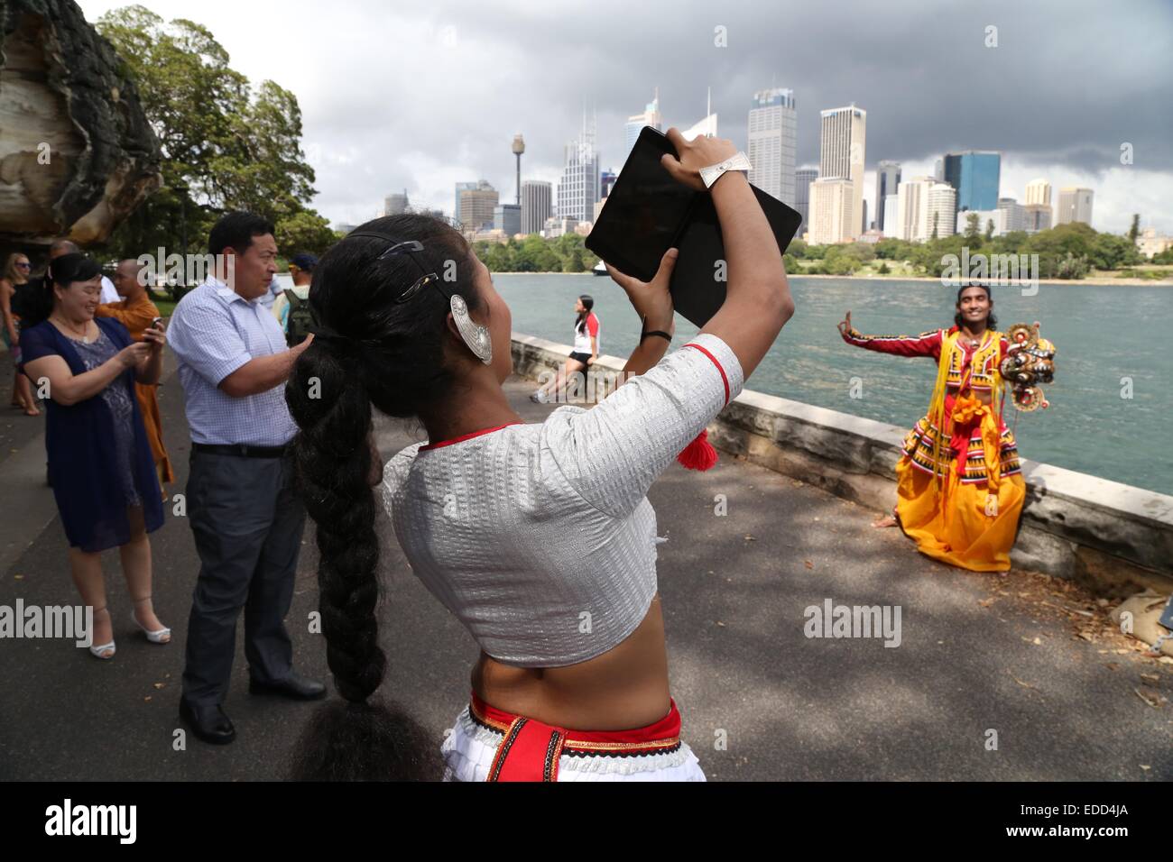 Sydney, Australie. 6 janvier 2015. Sri Lanka plus ancienne et la plus prestigieuse compagnie de danse, Chitrasena sont de retour en Australie pour la première fois en 40 ans d'effectuer au Festival de Sydney. Chitrasena a été la première compagnie de danse asiatique pour visiter l'Australie en 1963. Chitrasena Dance Company sera sur scène 'Dancing pour les dieux" au théâtre de New York, Seymour Center dans le cadre du Sydney Festival, du 8 au 11 janvier. Crédit : Richard Milnes/Alamy Live News Banque D'Images