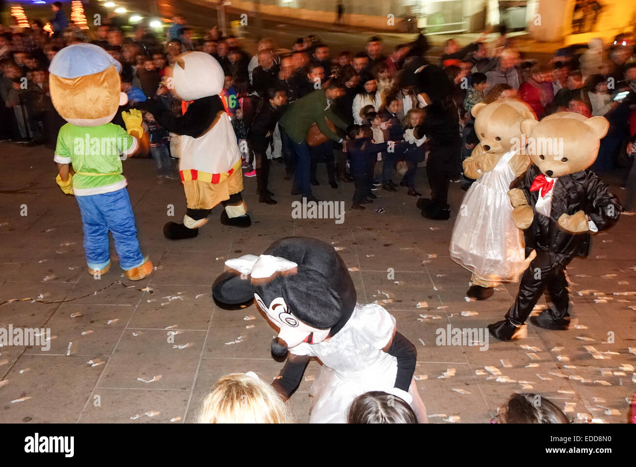 Benidorm, Espagne. 5Th Jan, 2015. Aujourd''Dia de los Reyes Magos" les trois rois du Moyen Orient, Melchor Gaspar, Baltazar et arriver à Benidorm et après une parade dans les rues de l'hôtel de ville y compris les flotteurs, ânes, chevaux et même un troupeau d'oies, les rois laissent leurs cadeaux pour les enfants à la crèche. Caractères de la parade. Credit : Mick Flynn/Alamy Live News Banque D'Images