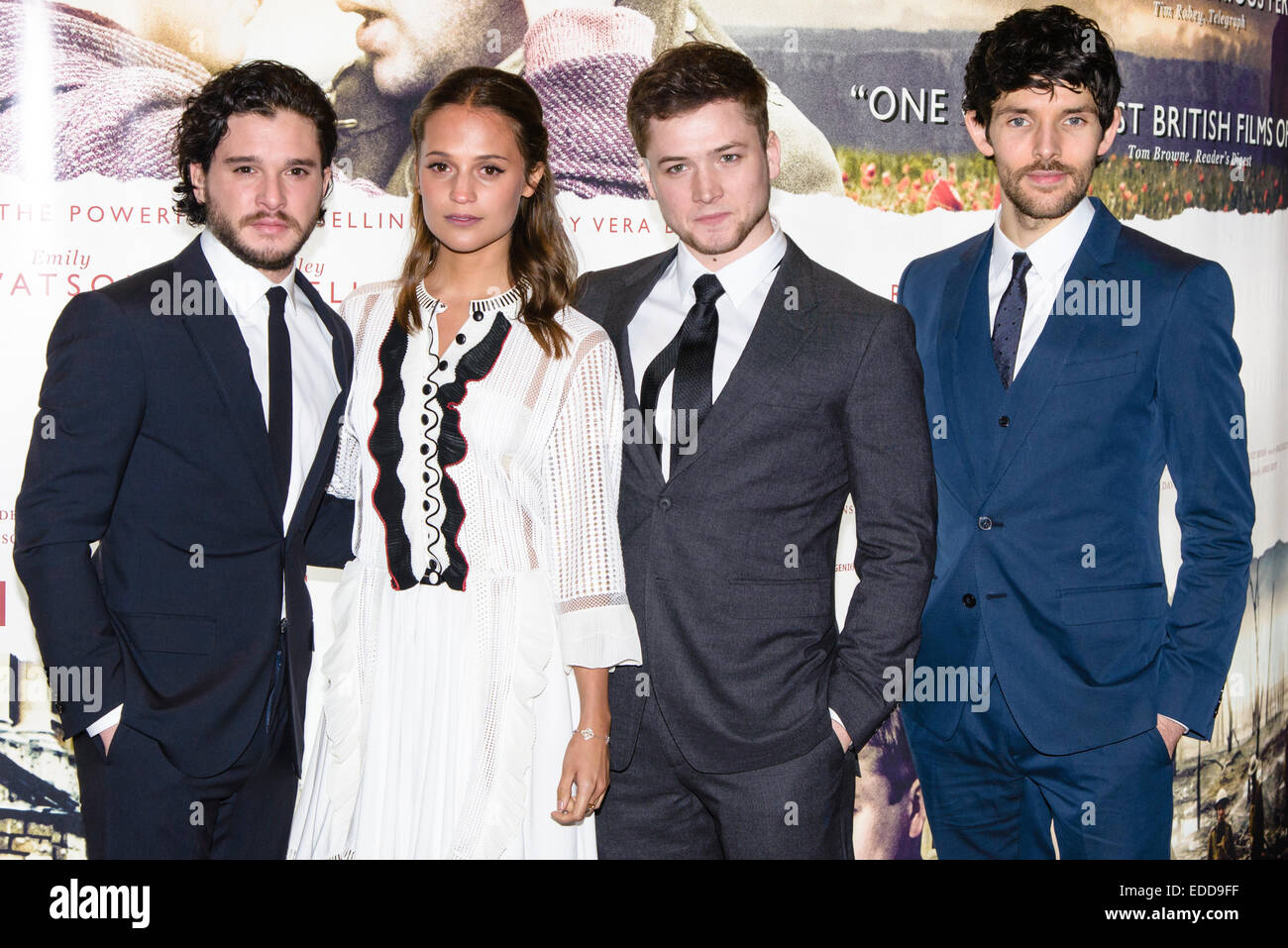 Cast assiste à la première de le Testament de la jeunesse le 09/06/2015 à l'Empire Leicester Square, Londres. Sur la photo, Kit Harington, Alicia Vikander, Taron Egerton, Colin Morgan Photo par Julie Edwards Banque D'Images