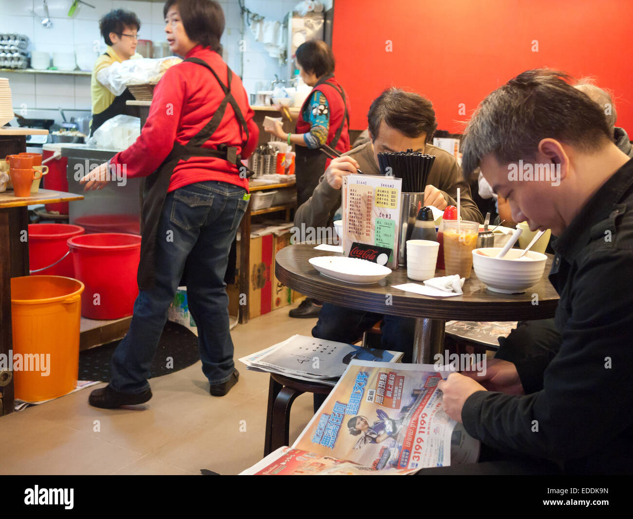 Hong Kong 2015 - Les gens de manger au restaurant Banque D'Images