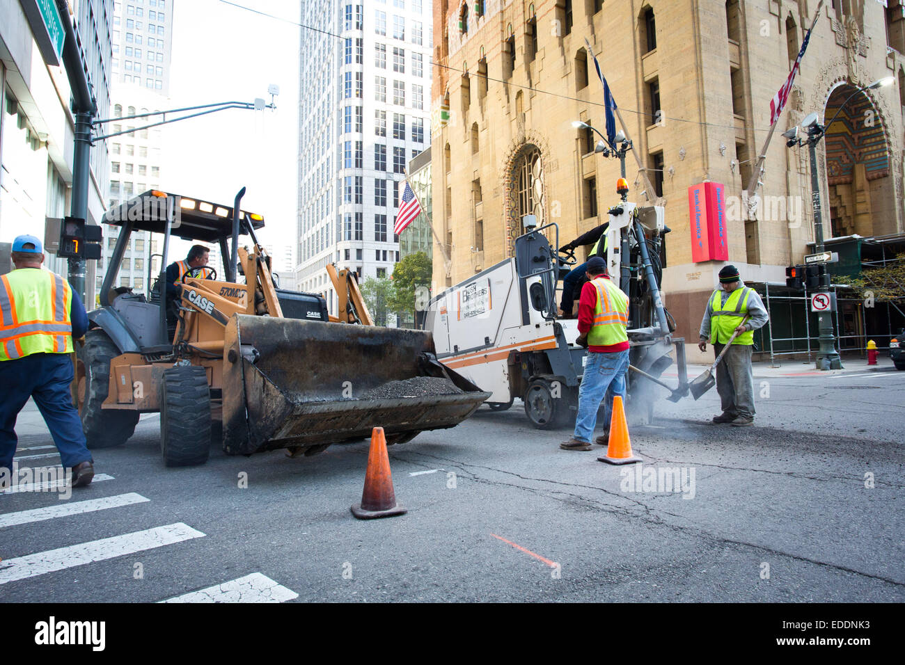 La construction de routes au centre-ville de Detroit, Michigan, USA. Le 24 octobre 2014. Banque D'Images