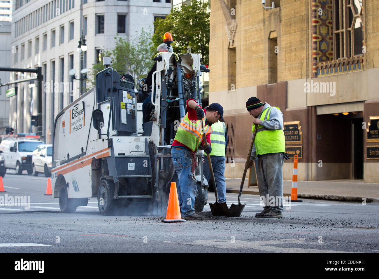 La construction de routes au centre-ville de Detroit, Michigan, USA. Le 24 octobre 2014. Banque D'Images