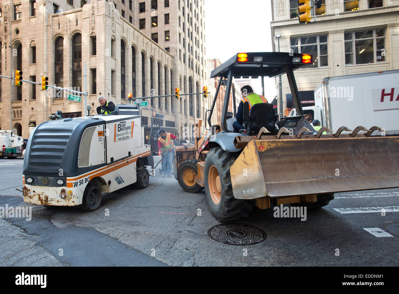 La construction de routes au centre-ville de Detroit, Michigan, USA. Le 24 octobre 2014. Banque D'Images