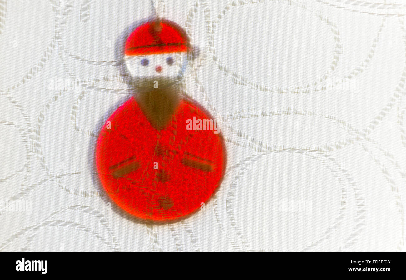 Petit verre décoration d'arbre de Noël de Santa Claus ou Père Noël dans la neige Banque D'Images